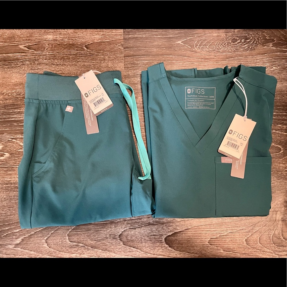 FIGS Women’s Caribbean Blue Fionlite Scrub Set XXS Top and XS Petite Pants